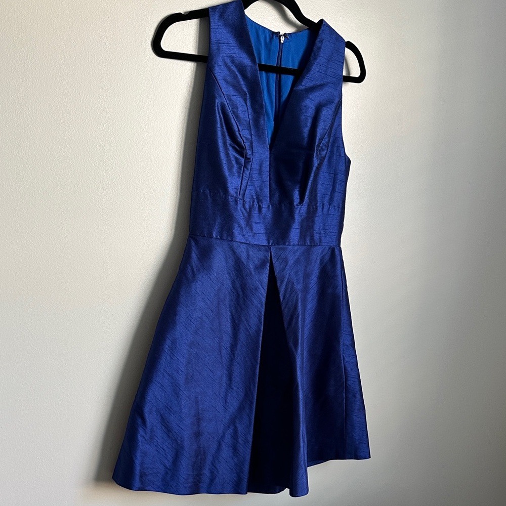 ALFRED SUNG Elegant Royal Blue Satin V-Neck Mini Dress with Pockets